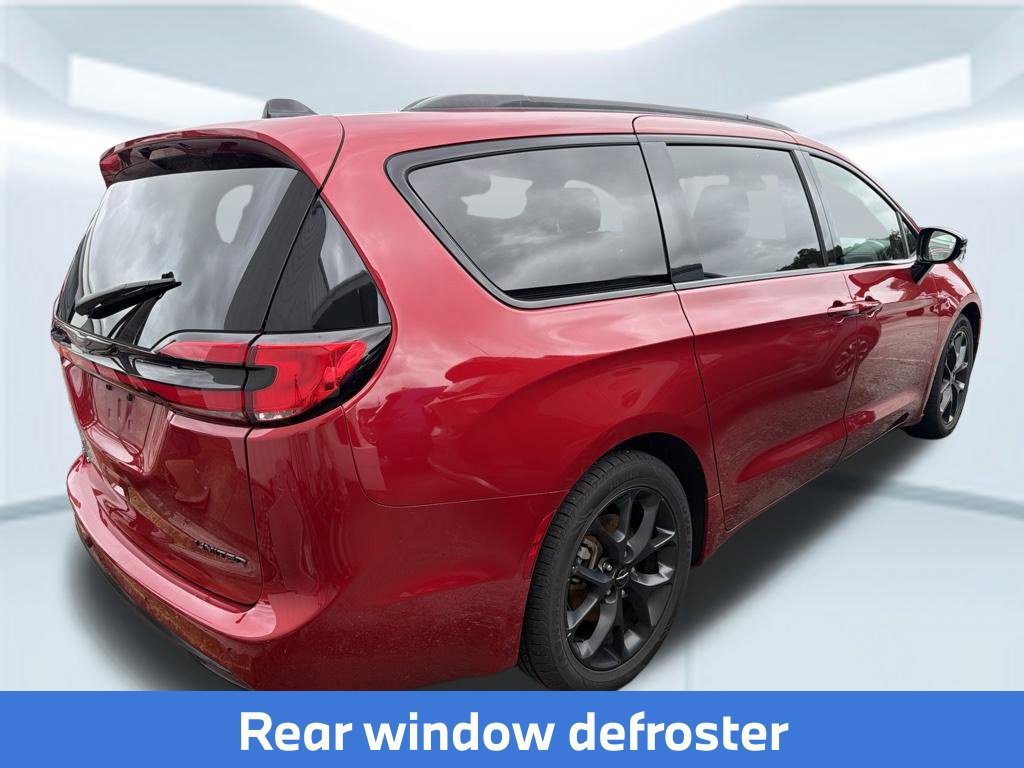 Used 2025 Chrysler Pacifica Limited FWD image 8