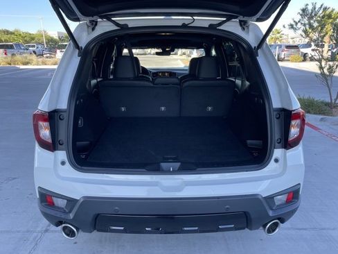 Used 2025 Honda Passport Black Edition image 6