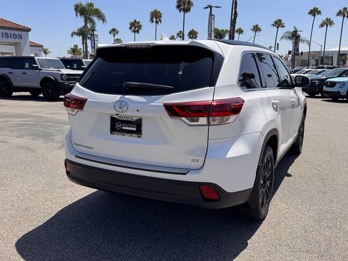 Used 2019 Toyota Highlander SE FWD image 12