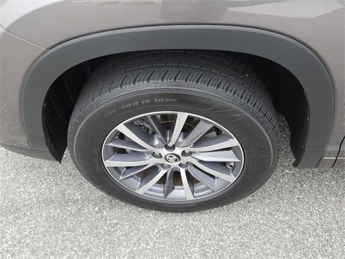 Used 2018 Toyota Highlander XLE image 19