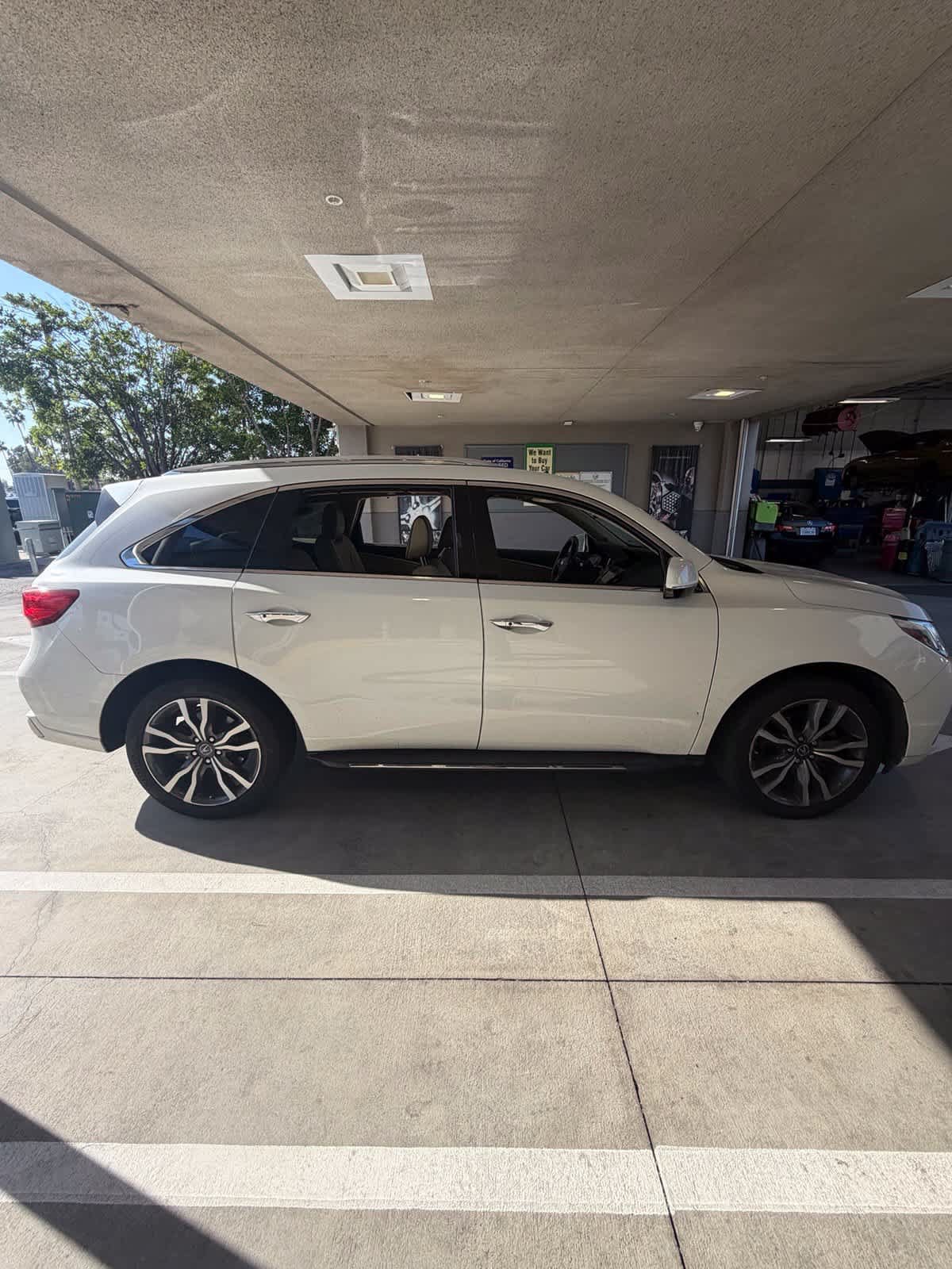 Used 2019 Acura MDX w/ Advance Package FWD image 4