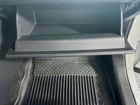 Certified 2025 Toyota RAV4 LE FWD image 31