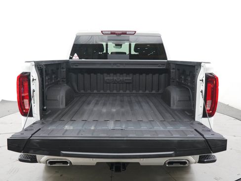 Used 2025 GMC Sierra 1500 Denali w/ Technology Package AWD/4WD image 16