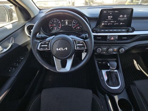 Used 2024 Kia Forte LXS w/ LXS Technology Package image 9