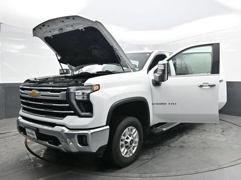 Used 2024 Chevrolet Silverado 2500 LTZ AWD/4WD image 35