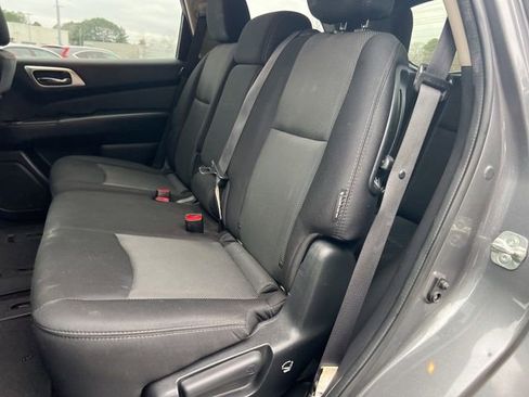 Used 2018 Nissan Pathfinder SV image 26