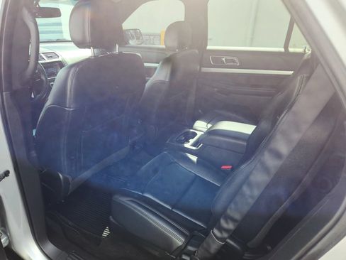 Used 2016 Ford Explorer XLT w/ Equipment Group 202A FWD image 14
