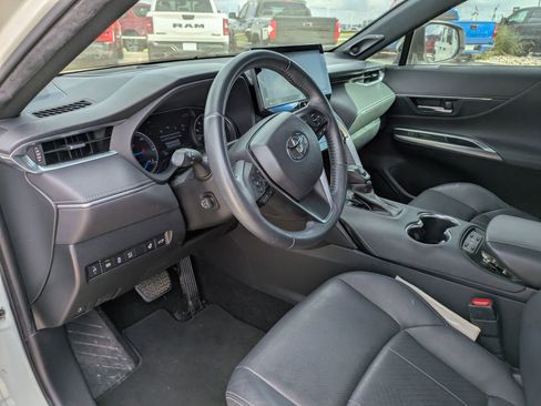 Used 2021 Toyota Venza Limited image 9