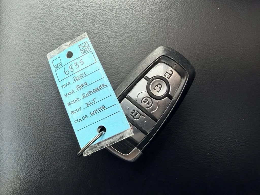 Used 2024 Ford Explorer XLT w/ Equipment Group 202A AWD/4WD image 43