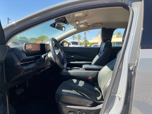 Used 2023 Nissan Ariya AWD image 11