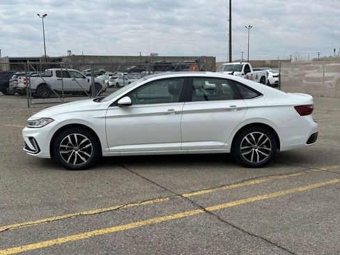 New 2026 Volkswagen Jetta SE FWD image 2