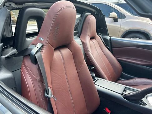 Used 2019 MAZDA MX-5 Miata RF Grand Touring w/ GT-S Package RWD image 7