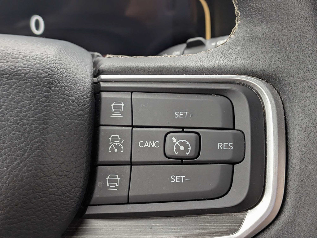 Used 2024 Jeep Wagoneer L Series II w/ Flexible Seating Group RWD image 30