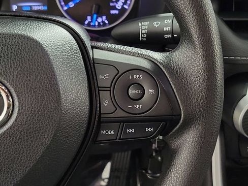 Used 2022 Toyota RAV4 LE AWD/4WD image 25