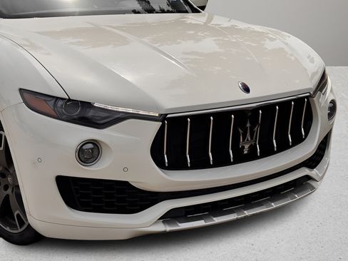 Used 2017 Maserati Levante S AWD/4WD image 26