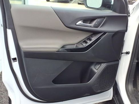 Used 2025 Chevrolet Equinox LT w/ Convenience Package II image 10