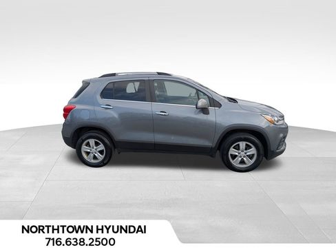 Used 2019 Chevrolet Trax LT w/ LT Convenience Package AWD/4WD image 11