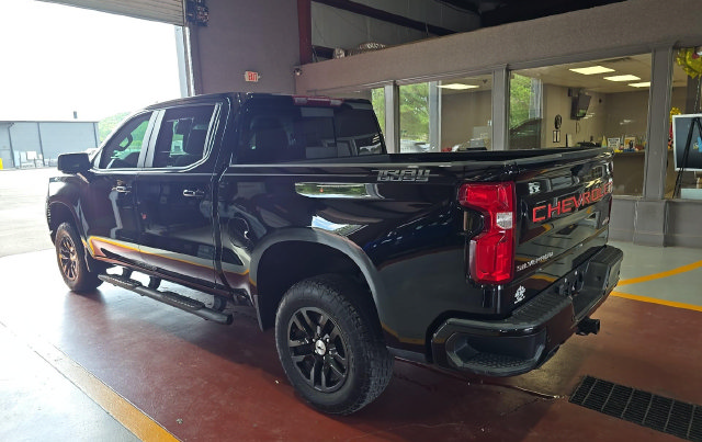 Used 2024 Chevrolet Silverado 1500 LT Trail Boss w/ LT Trail Boss Premium Package AWD/4WD image 5