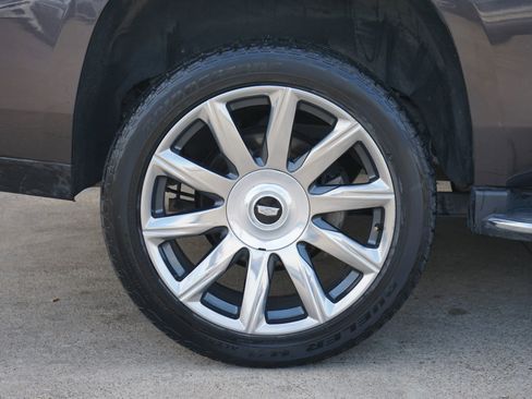 Used 2016 Cadillac Escalade Luxury image 3