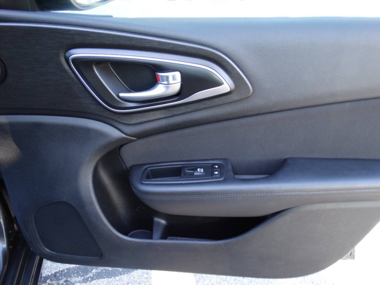 Used 2016 Chrysler 200 Limited FWD image 38