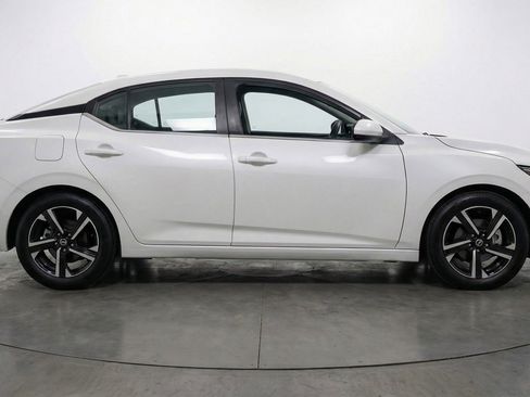 Used 2025 Nissan Sentra SV FWD image 5