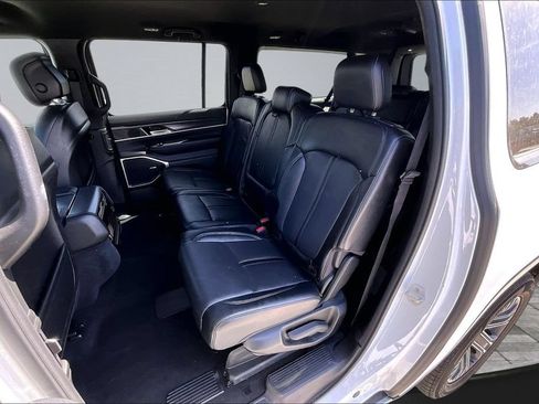 Certified 2024 Jeep Wagoneer L Series II RWD image 18