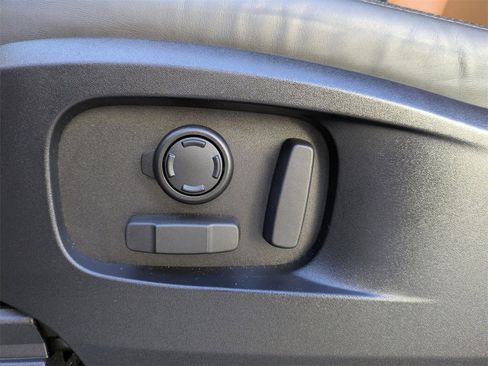 Used 2024 Land Rover Defender 90 X-Dynamic SE image 20