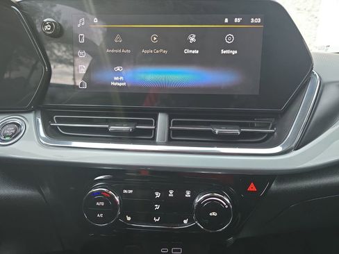 Used 2025 Chevrolet Trax LT w/ Driver Confidence Package image 21