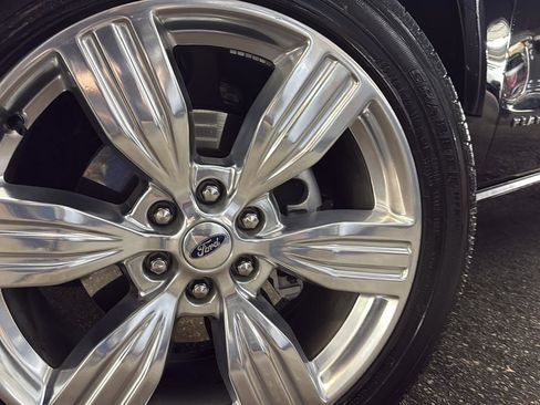 Used 2023 Ford Expedition Platinum image 9