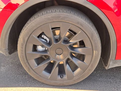 Used 2024 Tesla Model Y Long Range AWD/4WD image 3