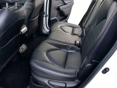 Certified 2022 Toyota Highlander XLE image 16