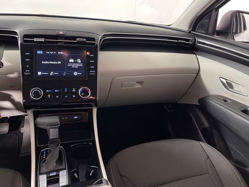 Used 2024 Hyundai Tucson SE image 17