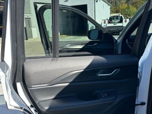 Certified 2025 Jeep Grand Cherokee Altitude image 34