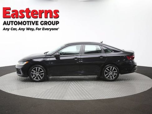 Used 2025 Volkswagen Jetta SE FWD image 60