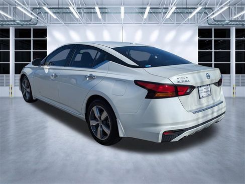 Used 2022 Nissan Altima 2.5 SL FWD image 6