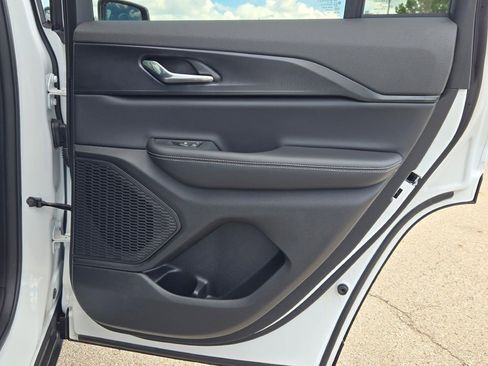 New 2025 Jeep Grand Cherokee Altitude image 13