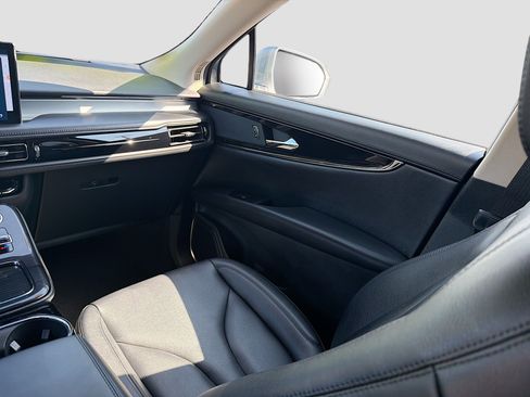 Used 2023 Lincoln Nautilus FWD w/ Premium Package image 23
