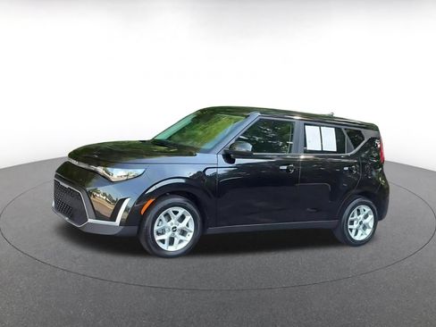 Used 2025 Kia Soul LX w/ LX Technology Package FWD image 7