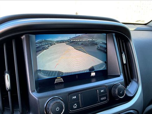 Used 2022 Chevrolet Colorado LT w/ Safety Package image 18