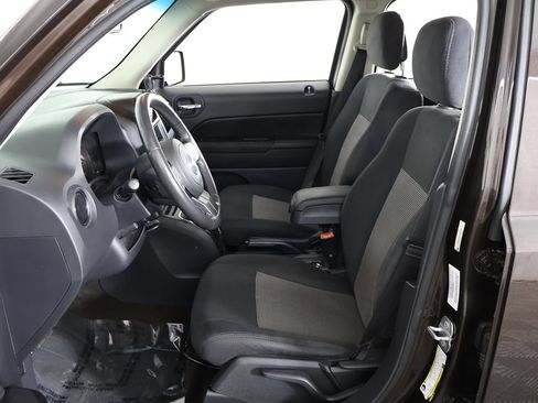 Used 2014 Jeep Patriot Latitude AWD/4WD image 24