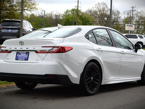 Used 2025 Toyota Camry SE FWD image 5
