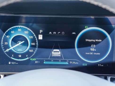 Used 2025 Hyundai Elantra SEL image 23