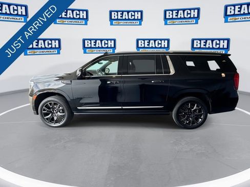 Used 2024 GMC Yukon XL Denali w/ Denali Reserve Package image 5