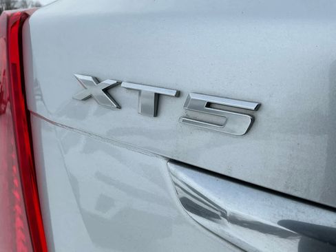 Used 2018 Cadillac XT5 Luxury w/ Driver Awareness Package image 16