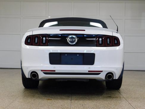 Used 2013 Ford Mustang GT Premium image 10