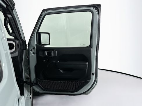 Used 2024 Jeep Wrangler Unlimited AWD/4WD image 30