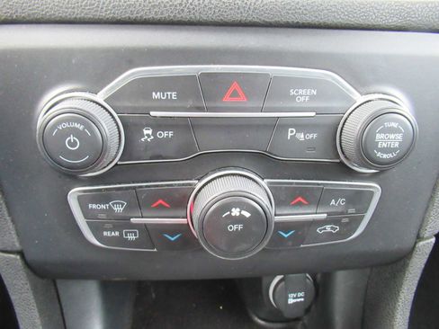 Used 2022 Dodge Charger SXT image 30