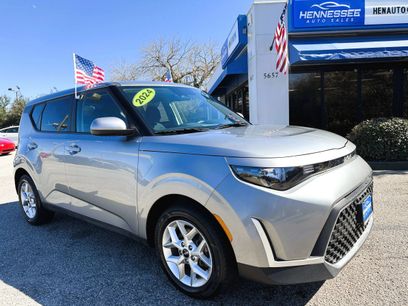 Used 2024 Kia Soul LX w/ Option Group 015