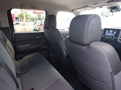 Used 2023 Nissan Frontier SV image 15