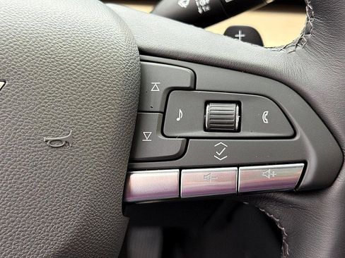 Used 2025 Cadillac XT4 Premium Luxury w/ Technology Package image 17